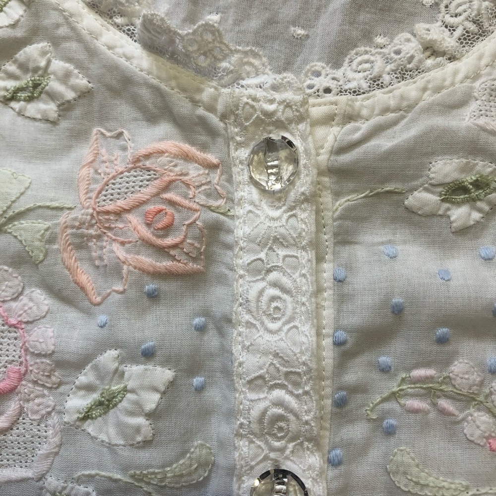 Lily Blouse Tokyo Embroidered Lace Button Down Top - Picture 12 of 16
